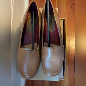 Naturalizer Women's Tan Loafers